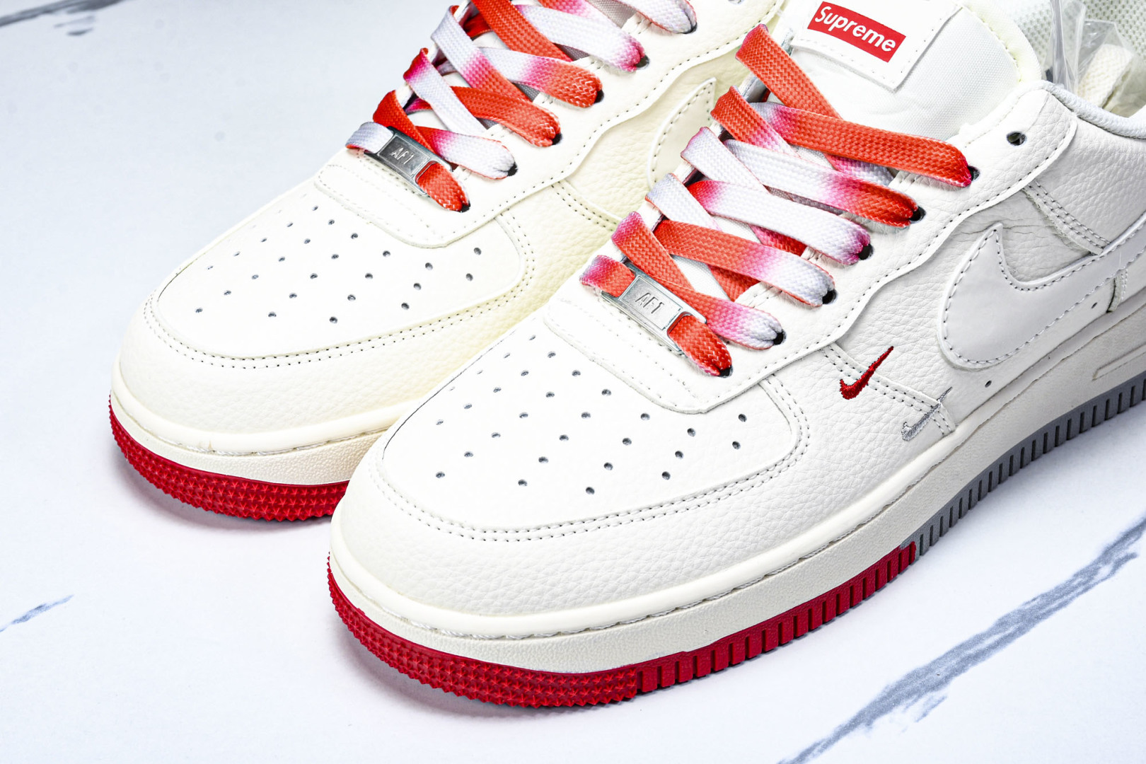 NK Air Force 1'07  Supreme 联名 米白红 货号：XX3168 157 尺寸36