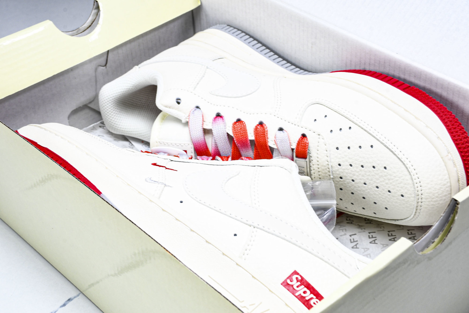 NK Air Force 1'07  Supreme 联名 米白红 货号：XX3168 157 尺寸36