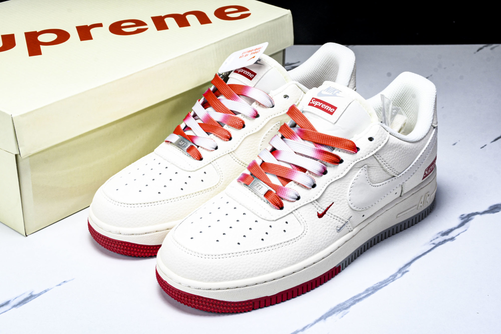 NK Air Force 1'07  Supreme 联名 米白红 货号：XX3168 157 尺寸36