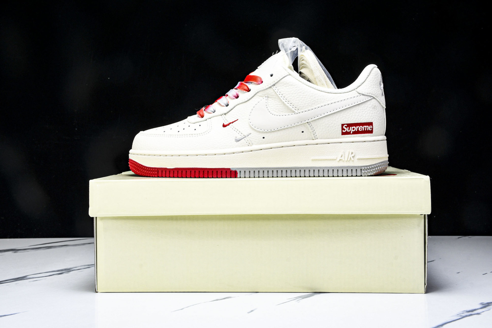 NK Air Force 1'07  Supreme 联名 米白红 货号：XX3168 157 尺寸36