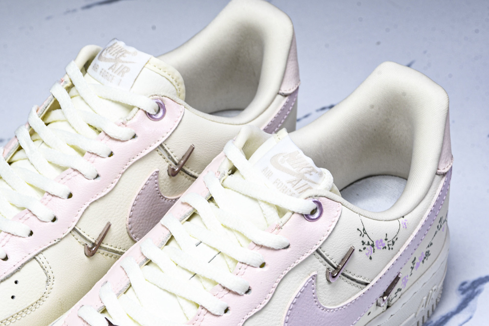 NK Air Force 1'07 Low Light Pink Flowers 手绘涂鸦 浅粉漫花 空 NK Air Force 1'07 Low Light Pink Flowers 手绘涂鸦 浅粉漫花 空