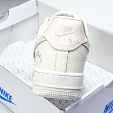 NK Air Force 1'07 Low Light Pink Flowers 手绘涂鸦 浅粉漫花 空 NK Air Force 1'07 Low Light Pink Flowers 手绘涂鸦 浅粉漫花 空