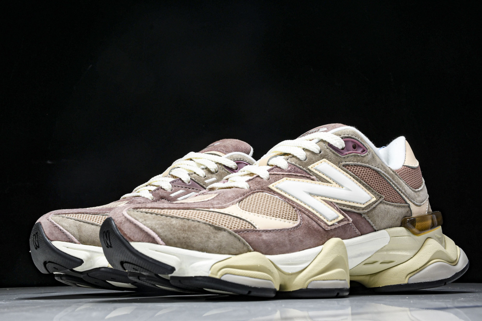 NB9060 尺码36-46.5

纯原版出品-New Balance NB9060 复古休闲运动慢跑鞋