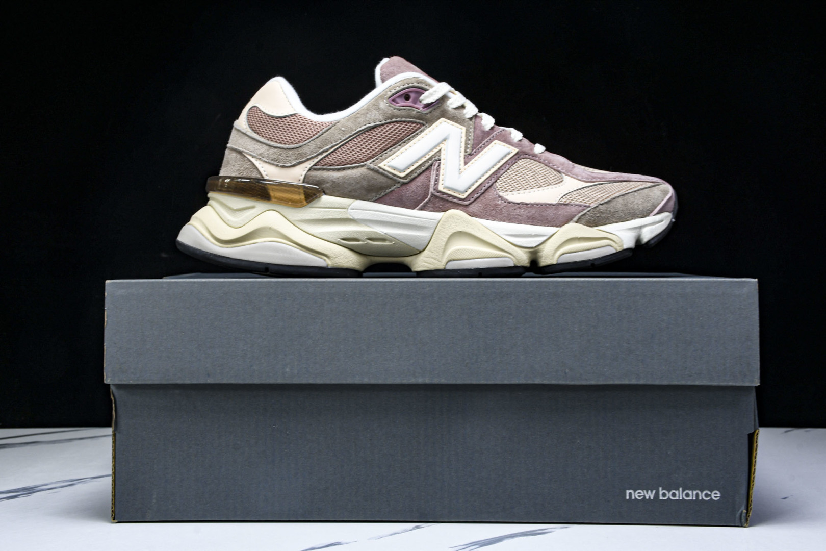 NB9060 尺码36-46.5

纯原版出品-New Balance NB9060 复古休闲运动慢跑鞋