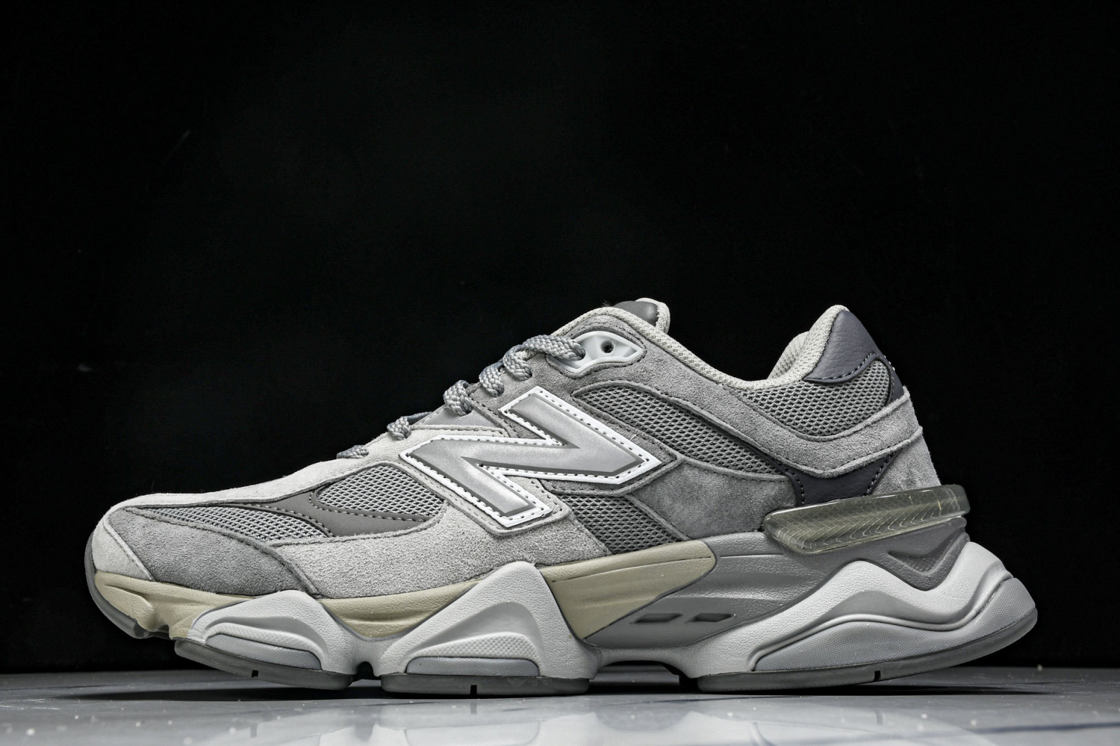 NB9060 尺码36-46.5

纯原版出品-New Balance NB9060 复古休闲运动慢跑鞋