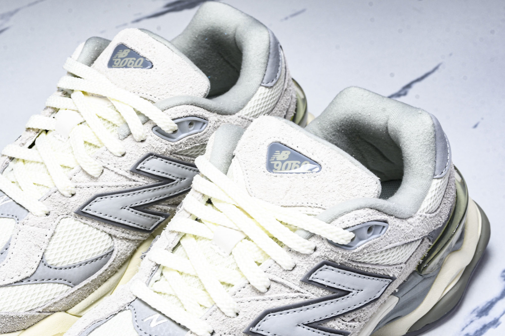 NB9060 尺码36-46.5

纯原版出品-New Balance NB9060 复古休闲运动慢跑鞋
