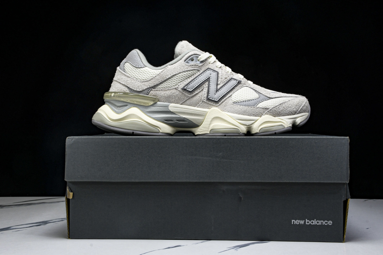 NB9060 尺码36-46.5

纯原版出品-New Balance NB9060 复古休闲运动慢跑鞋