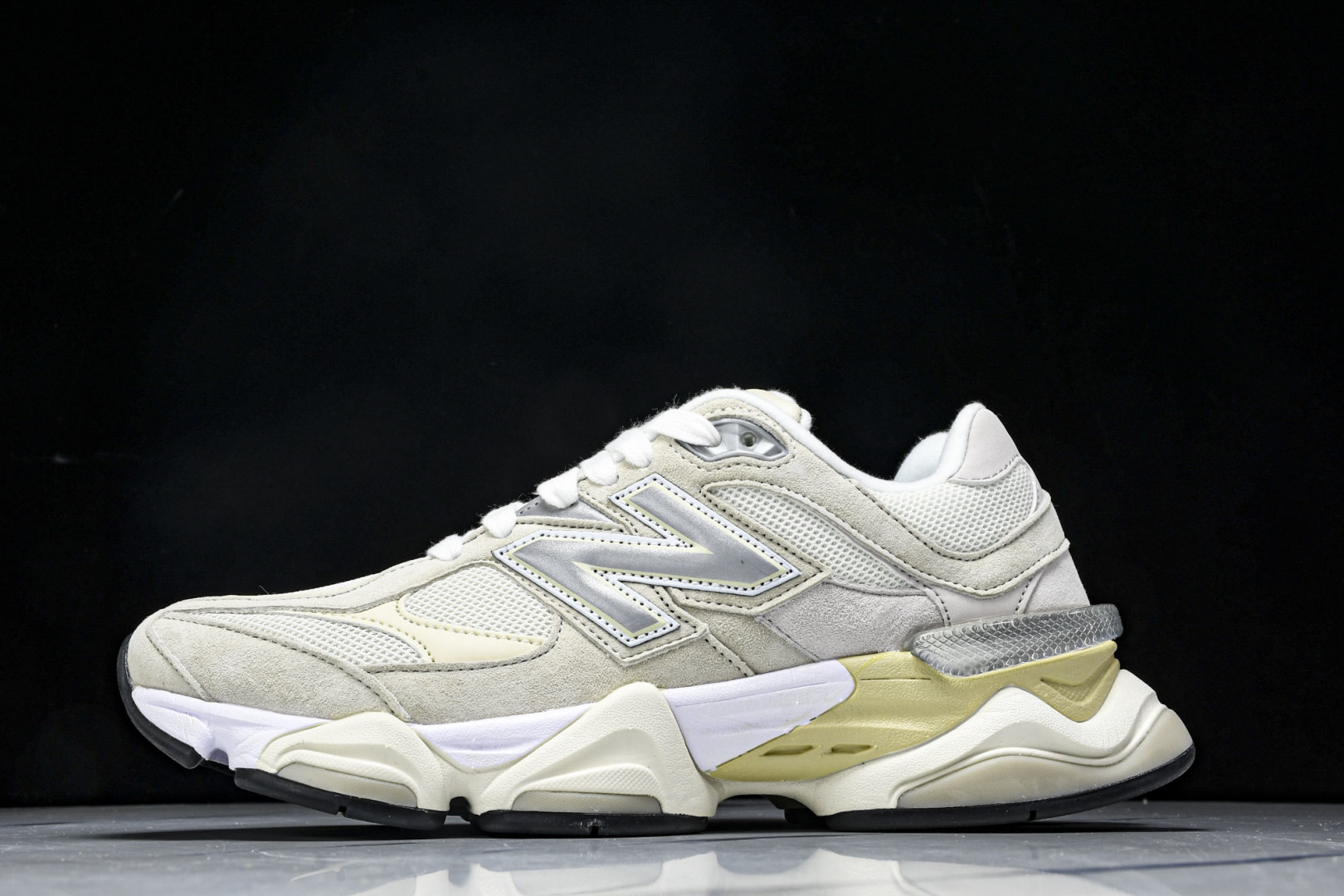 NB9060 尺码36-46.5

纯原版出品-New Balance NB9060 复古休闲运动慢跑鞋