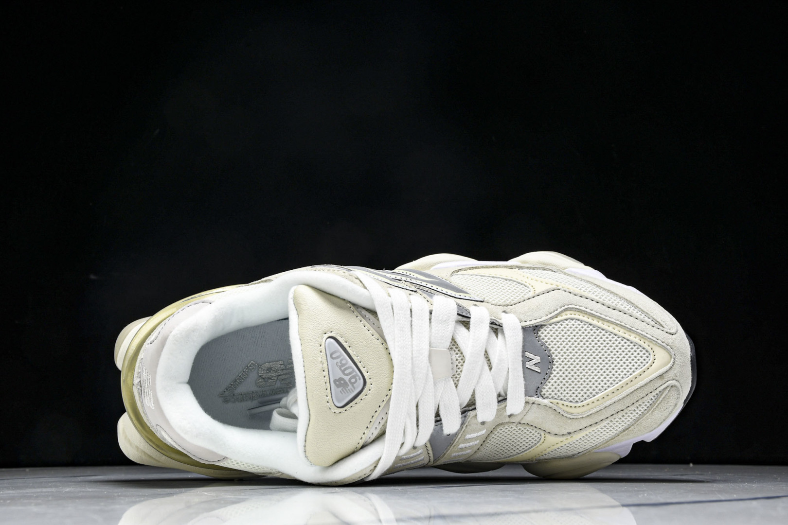 NB9060 尺码36-46.5

纯原版出品-New Balance NB9060 复古休闲运动慢跑鞋