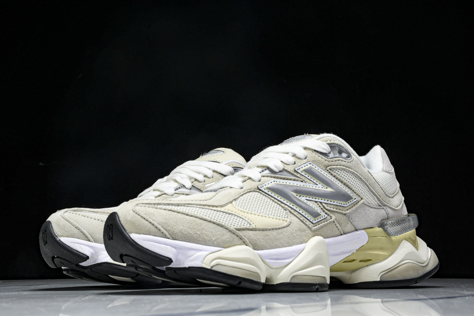 NB9060 尺码36-46.5

纯原版出品-New Balance NB9060 复古休闲运动慢跑鞋