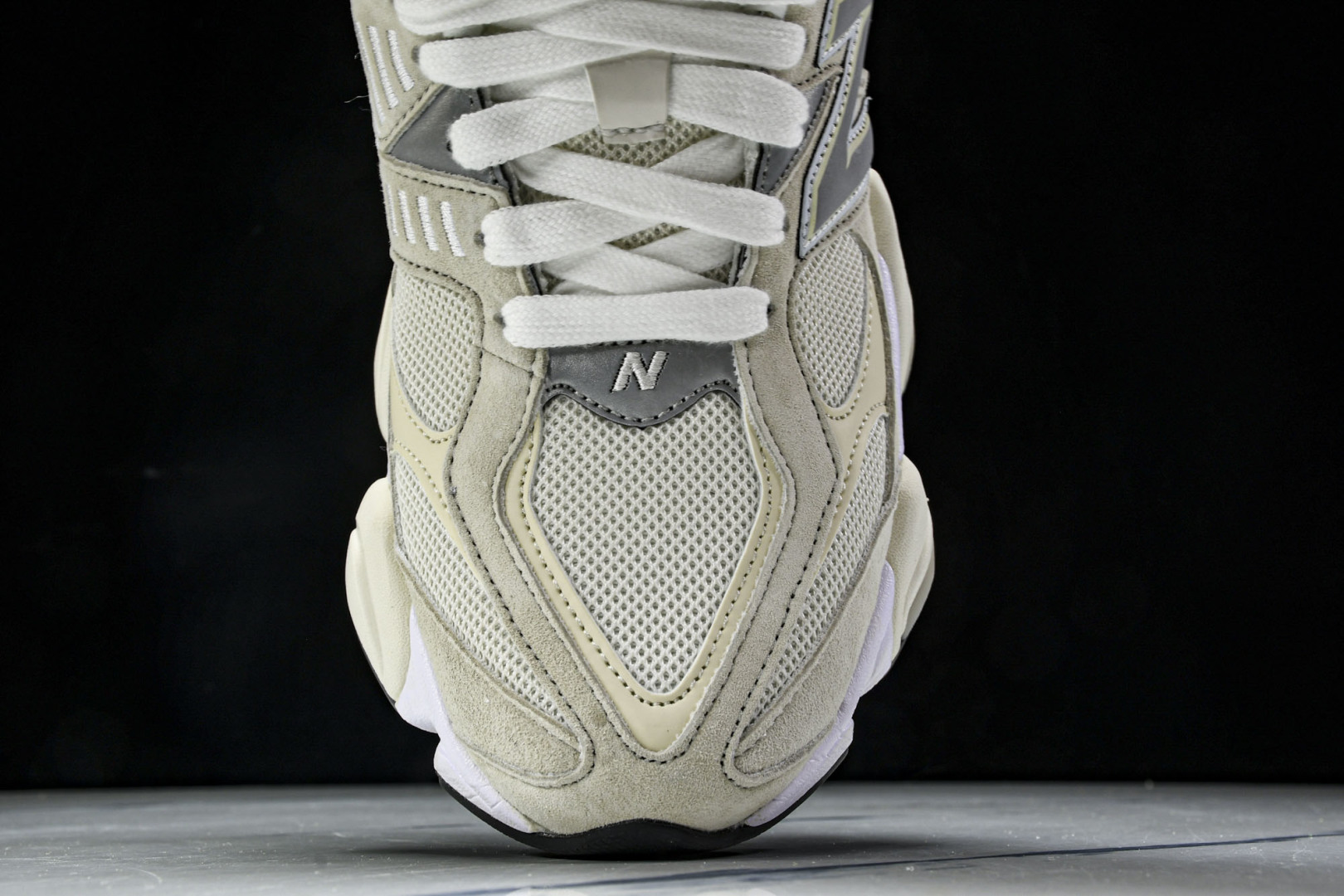NB9060 尺码36-46.5

纯原版出品-New Balance NB9060 复古休闲运动慢跑鞋
