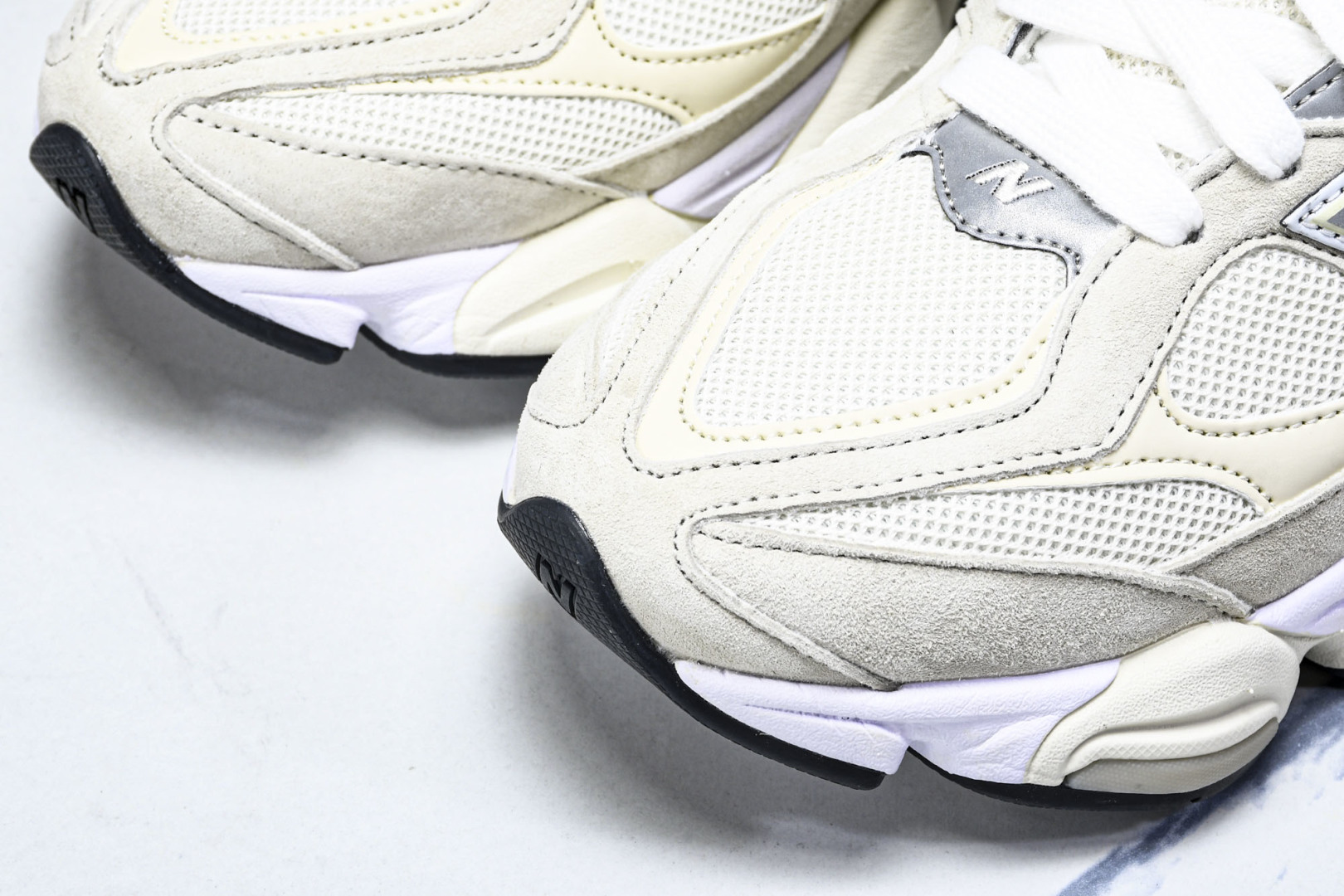 NB9060 尺码36-46.5

纯原版出品-New Balance NB9060 复古休闲运动慢跑鞋