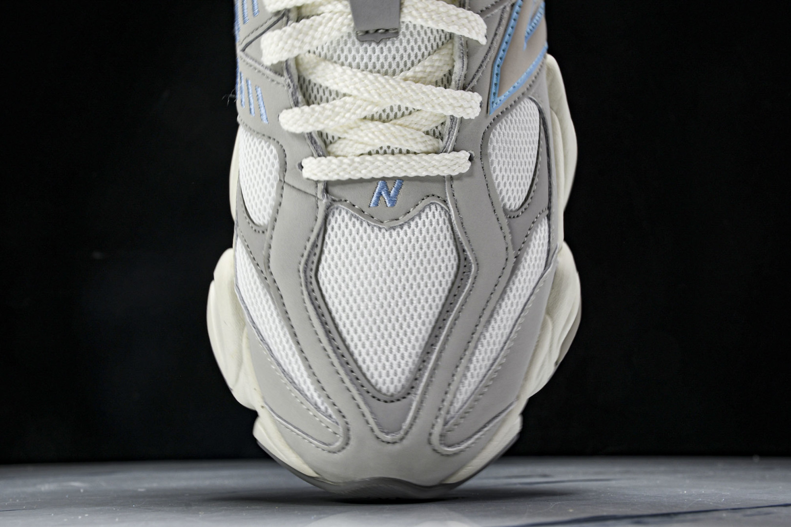 NB9060 尺码36-46.5

纯原版出品-New Balance NB9060 复古休闲运动慢跑鞋