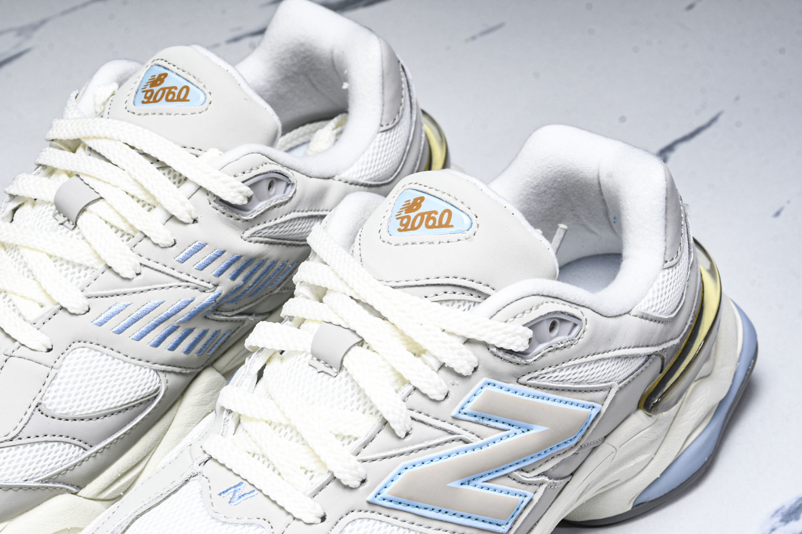 NB9060 尺码36-46.5

纯原版出品-New Balance NB9060 复古休闲运动慢跑鞋