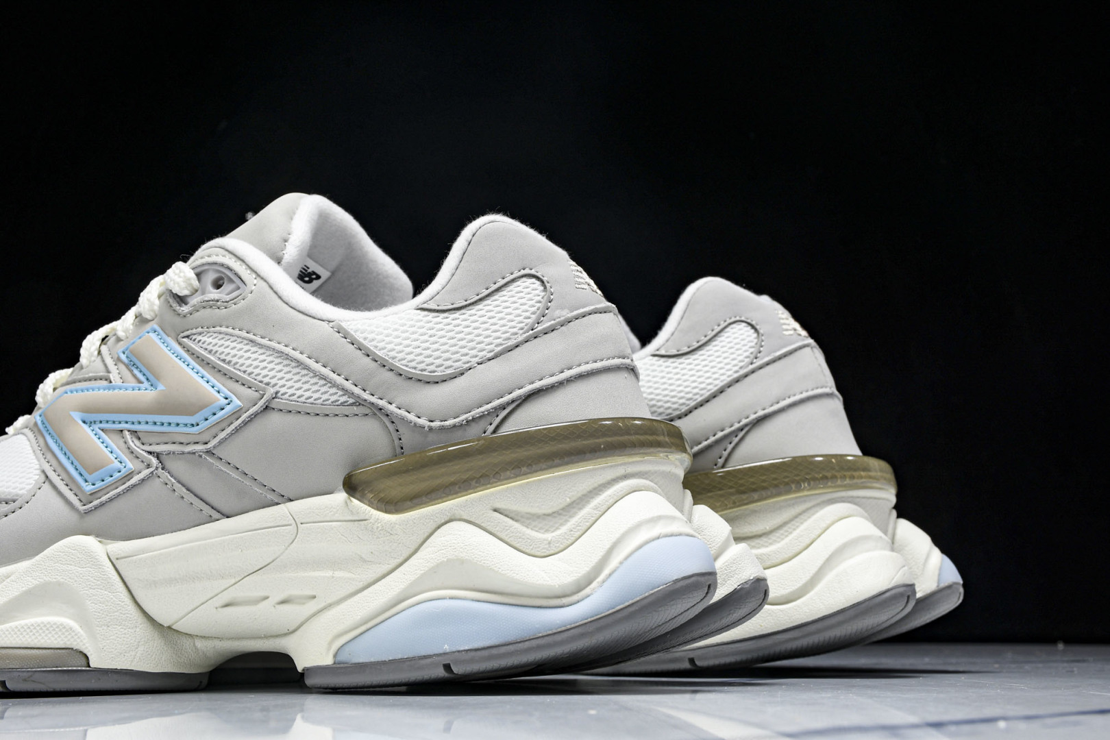 NB9060 尺码36-46.5

纯原版出品-New Balance NB9060 复古休闲运动慢跑鞋