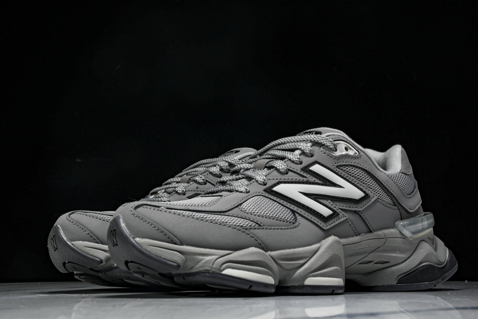 NB9060 尺码36-46.5

纯原版出品-New Balance NB9060 复古休闲运动慢跑鞋