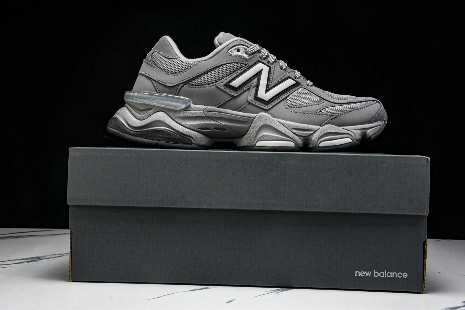 NB9060 尺码36-46.5

纯原版出品-New Balance NB9060 复古休闲运动慢跑鞋