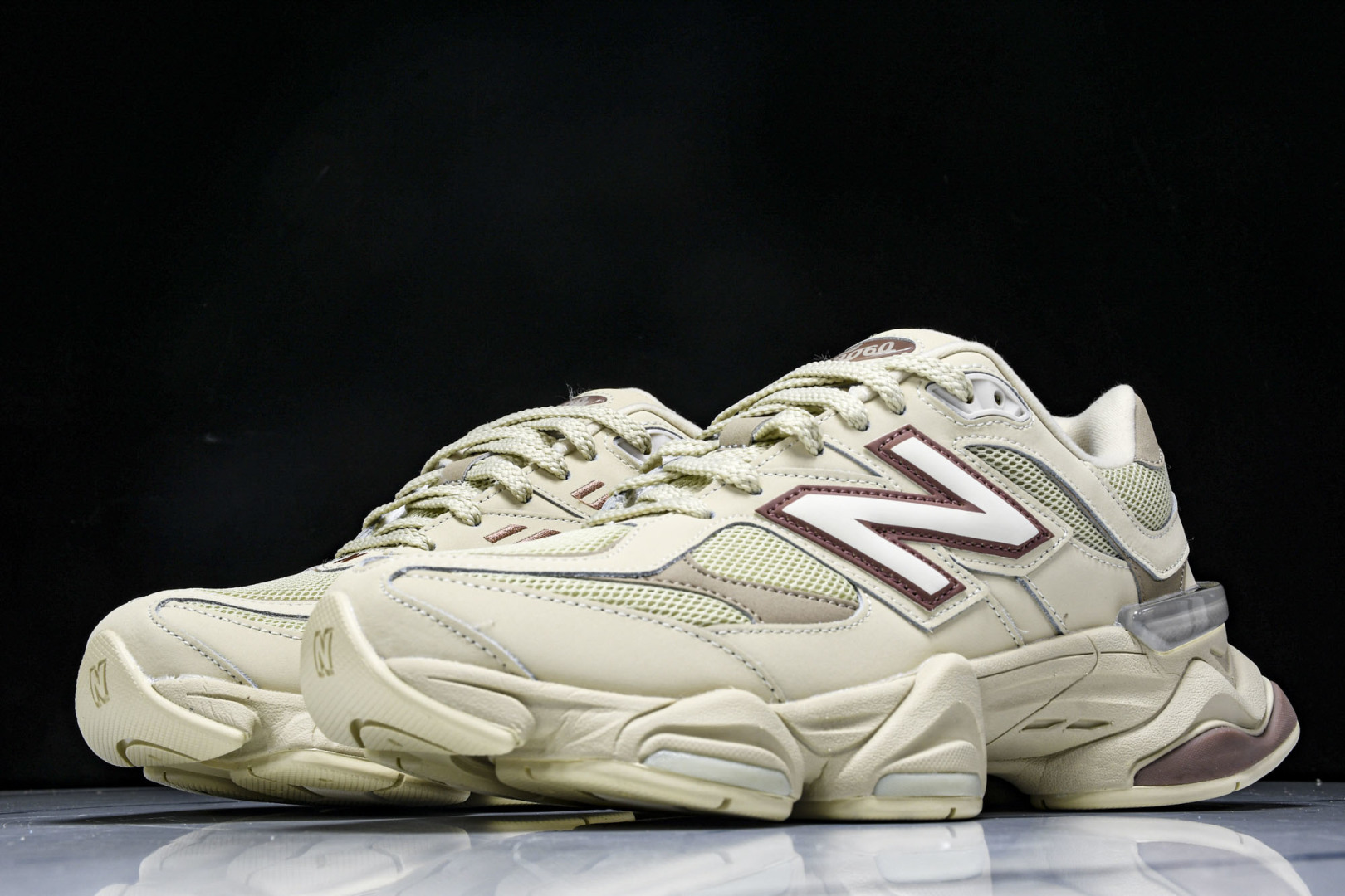 NB9060 尺码36-46.5

纯原版出品-New Balance NB9060 复古休闲运动慢跑鞋