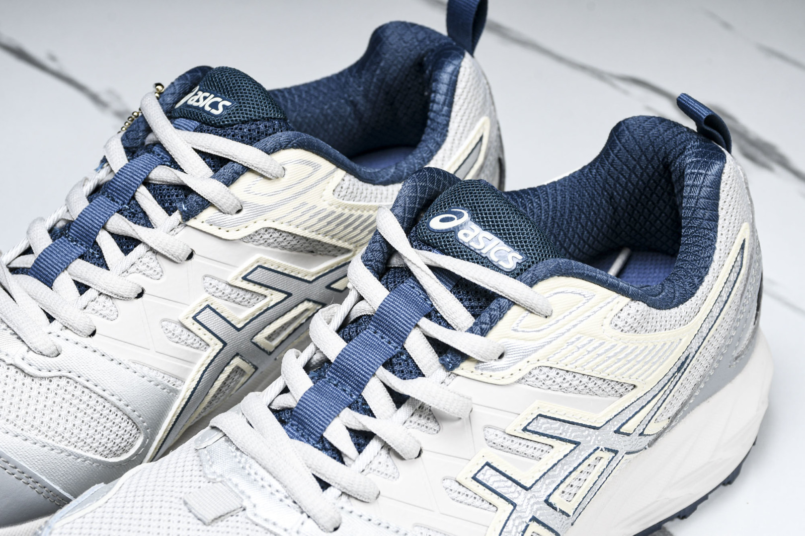 Asics 尺码36-45

纯原版出品-Gel-Sonoma CN 亚瑟士运动休闲透气专业跑鞋 101