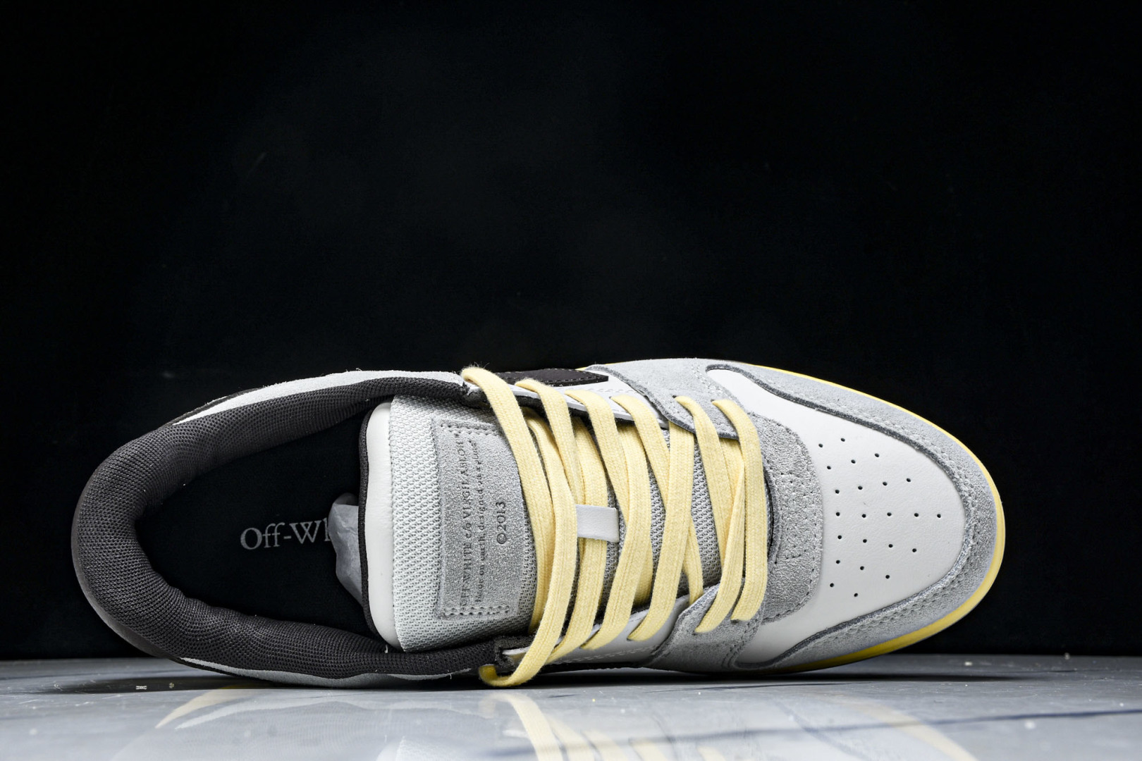 OFF 尺码36-47

纯原版出品-OFF-WHITE 绒面革 皮革 潮流 舒适 耐磨 板鞋 男女款 