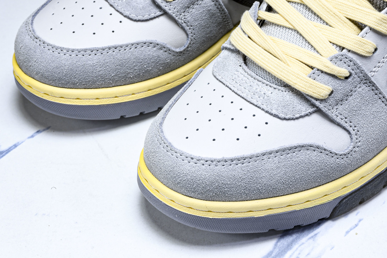 OFF 尺码36-47

纯原版出品-OFF-WHITE 绒面革 皮革 潮流 舒适 耐磨 板鞋 男女款 