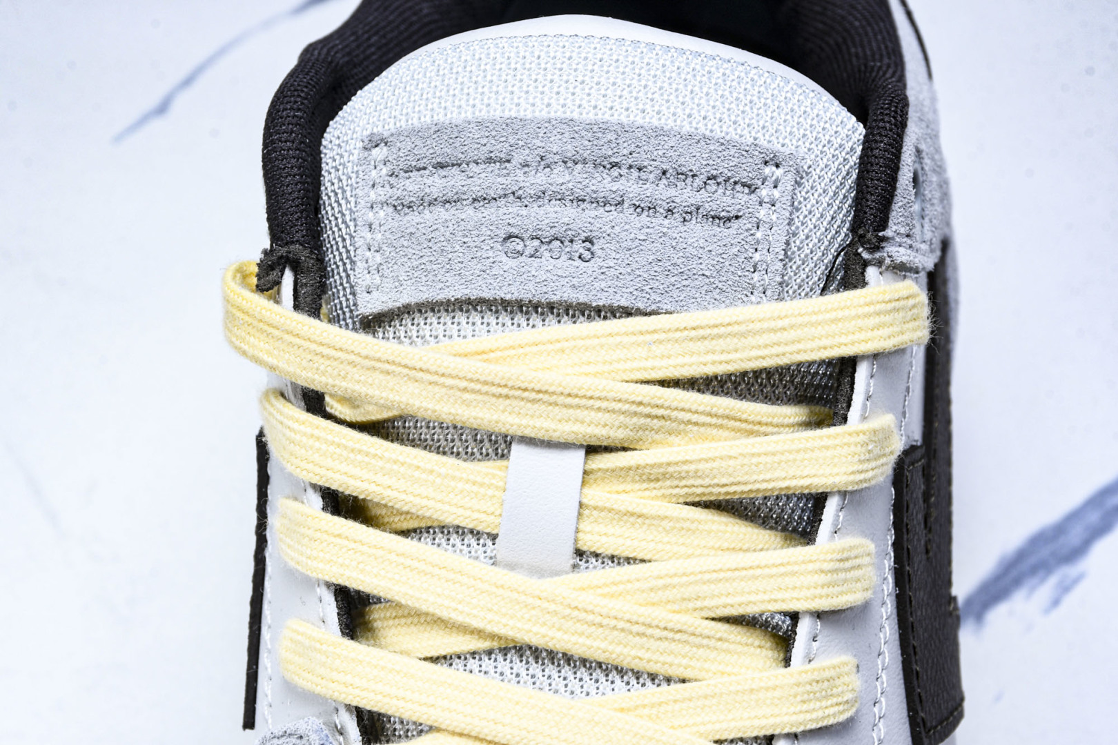 OFF 尺码36-47

纯原版出品-OFF-WHITE 绒面革 皮革 潮流 舒适 耐磨 板鞋 男女款 