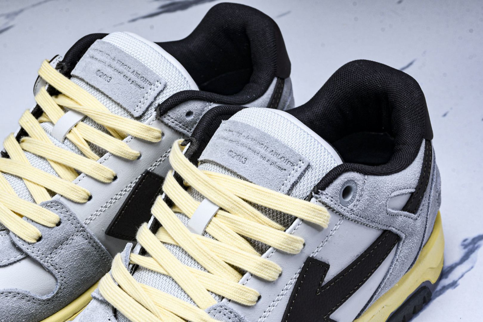 OFF 尺码36-47

纯原版出品-OFF-WHITE 绒面革 皮革 潮流 舒适 耐磨 板鞋 男女款 