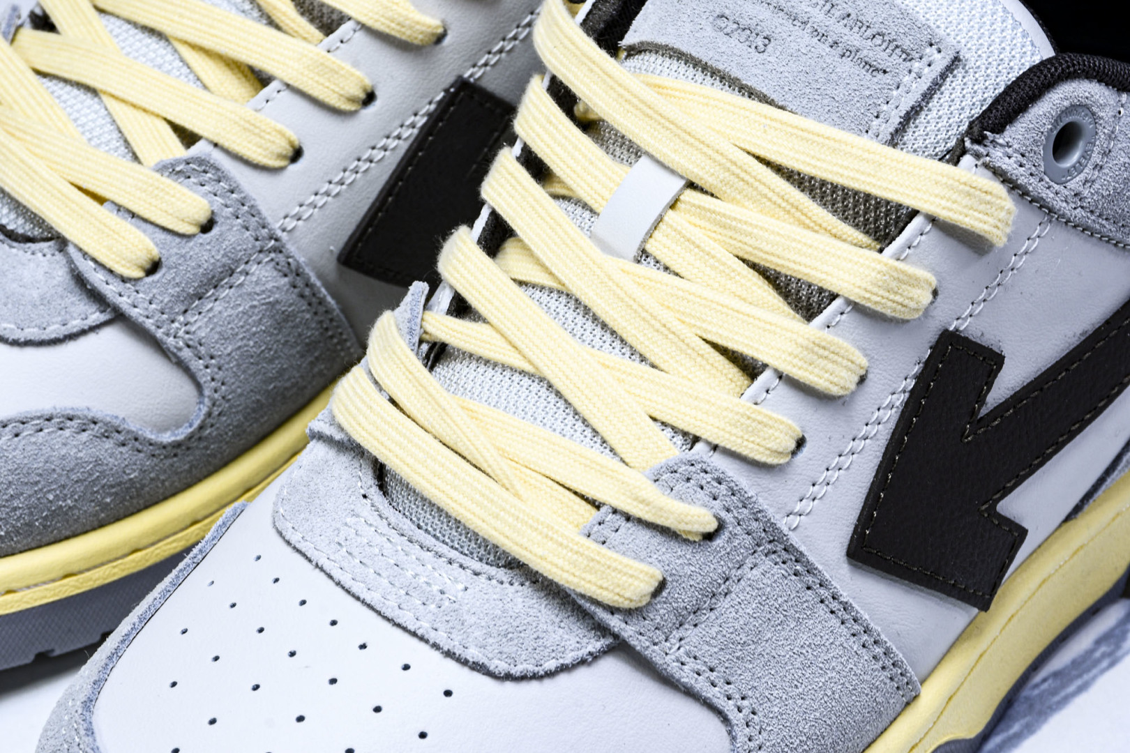 OFF 尺码36-47

纯原版出品-OFF-WHITE 绒面革 皮革 潮流 舒适 耐磨 板鞋 男女款 