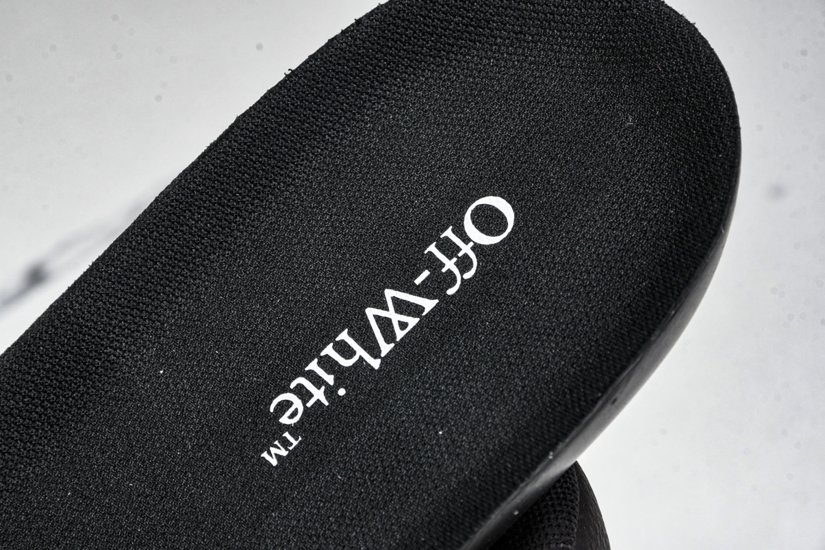 OFF 尺码36-47

纯原版出品-OFF-WHITE 绒面革 皮革 潮流 舒适 耐磨 板鞋 男女款 