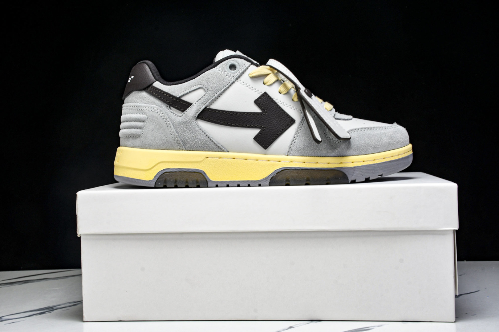 OFF 尺码36-47

纯原版出品-OFF-WHITE 绒面革 皮革 潮流 舒适 耐磨 板鞋 男女款 