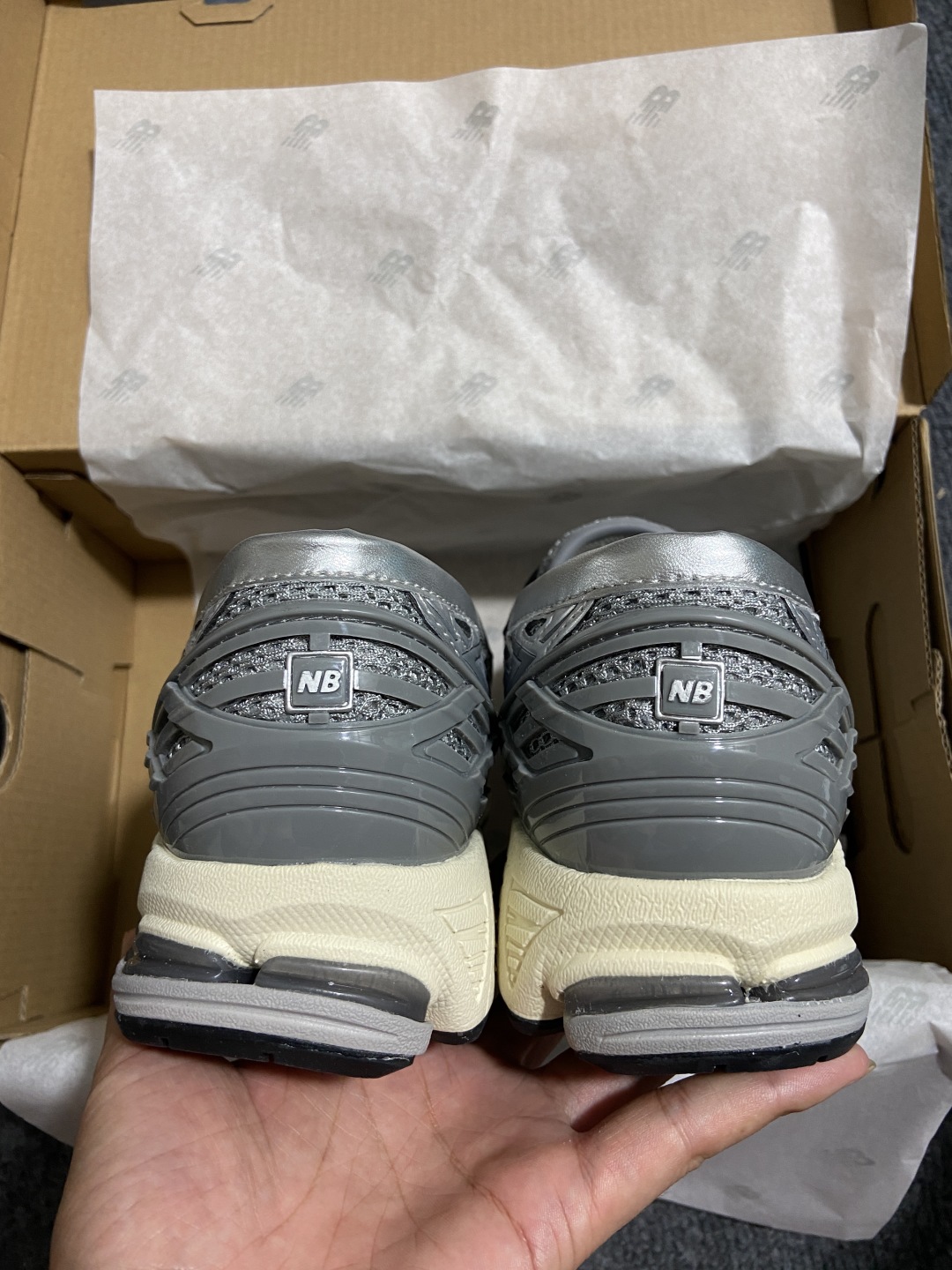 
New Balance 1906系列 乐福休闲鞋 U1906LAE
#采用轻质牛剖革拼接透气网眼衬垫