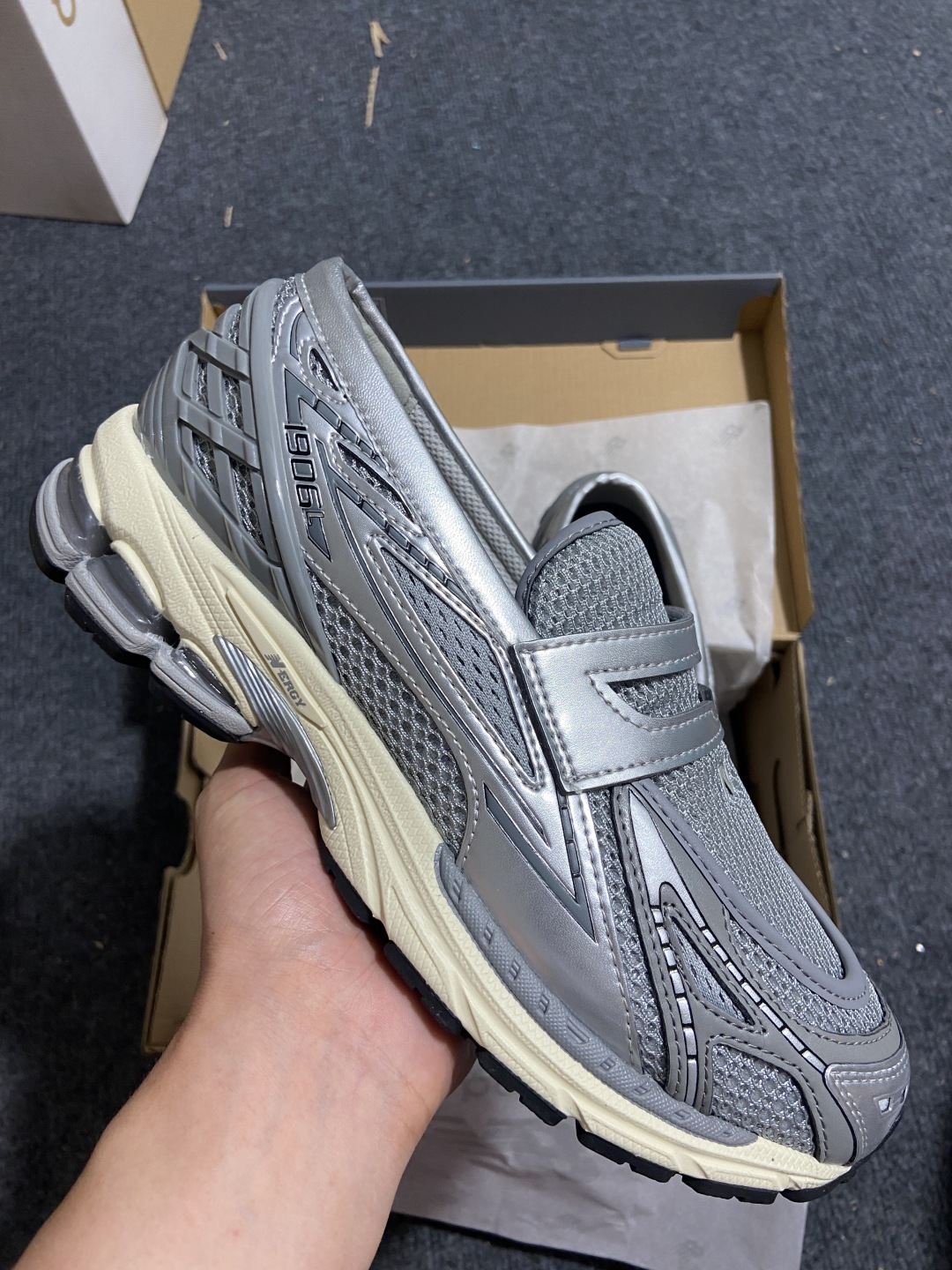 
New Balance 1906系列 乐福休闲鞋 U1906LAE
#采用轻质牛剖革拼接透气网眼衬垫
