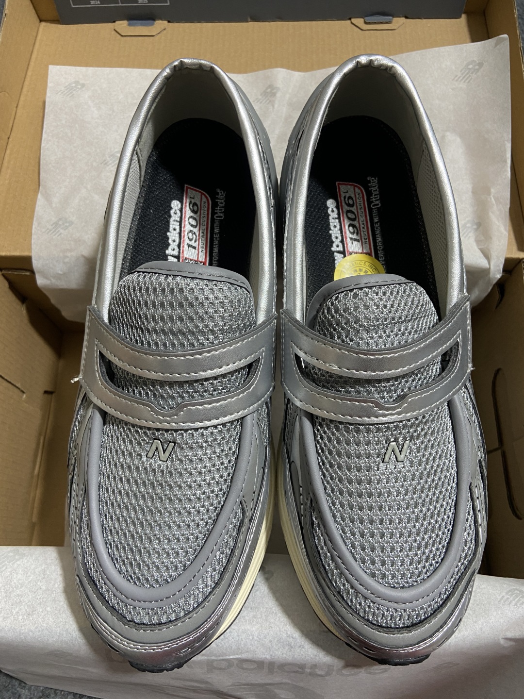 
New Balance 1906系列 乐福休闲鞋 U1906LAE
#采用轻质牛剖革拼接透气网眼衬垫