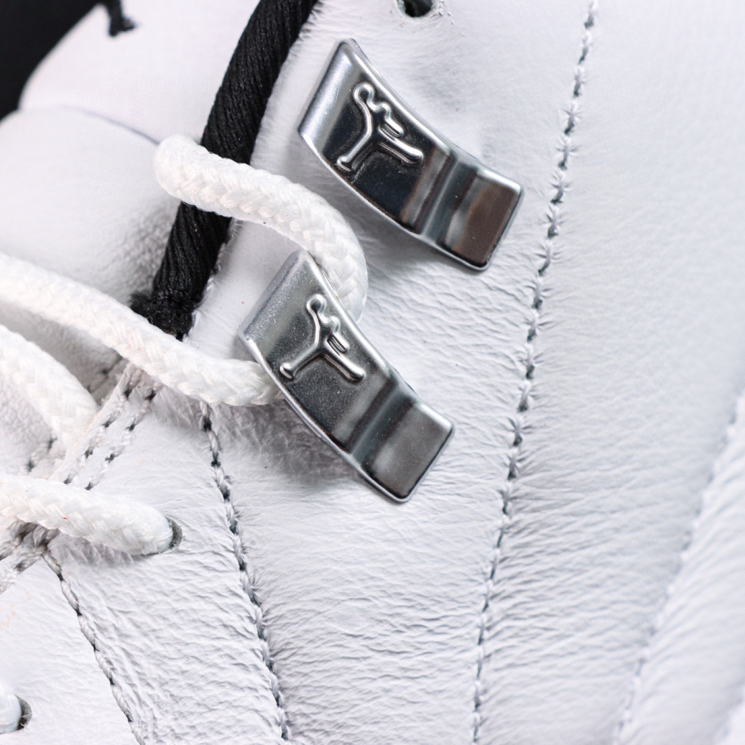 
Air Jordan 12 白黑红
AJ12白黑红 外贸纯原订单‼
S2纯原生产线出品
原楦原纸板开发