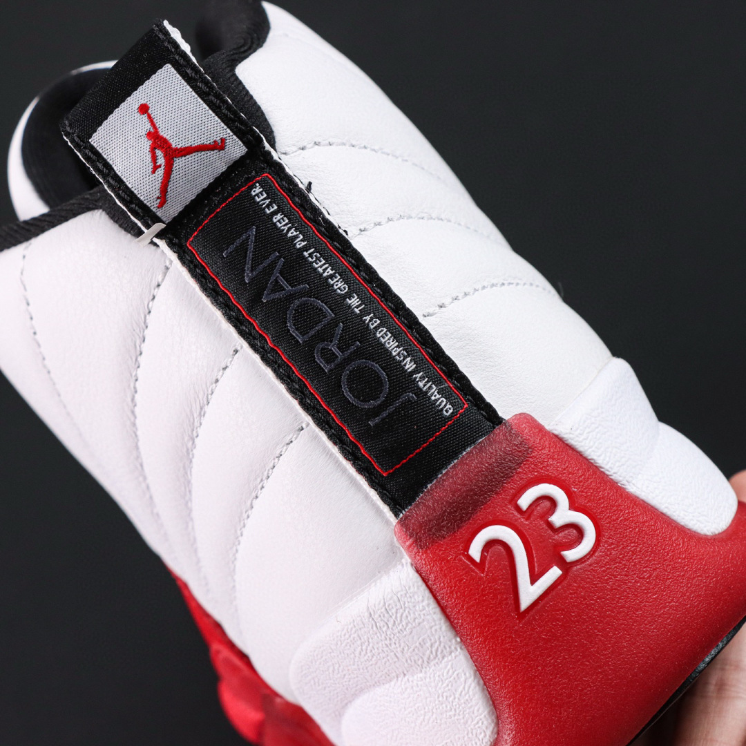 
Air Jordan 12 白黑红
AJ12白黑红 外贸纯原订单‼
S2纯原生产线出品
原楦原纸板开发