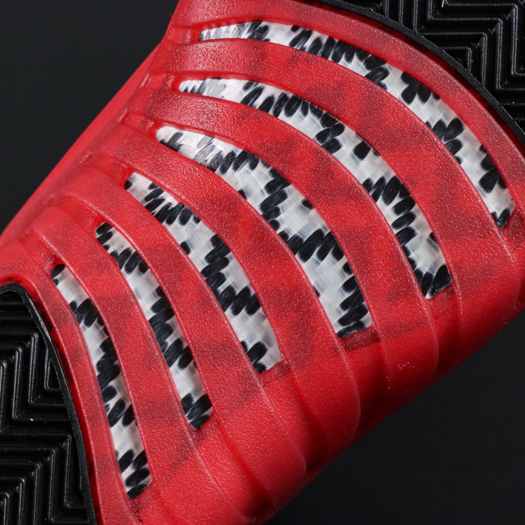 
Air Jordan 12 白黑红
AJ12白黑红 外贸纯原订单‼
S2纯原生产线出品
原楦原纸板开发