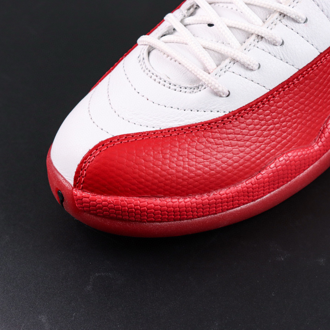 
Air Jordan 12 白黑红
AJ12白黑红 外贸纯原订单‼
S2纯原生产线出品
原楦原纸板开发