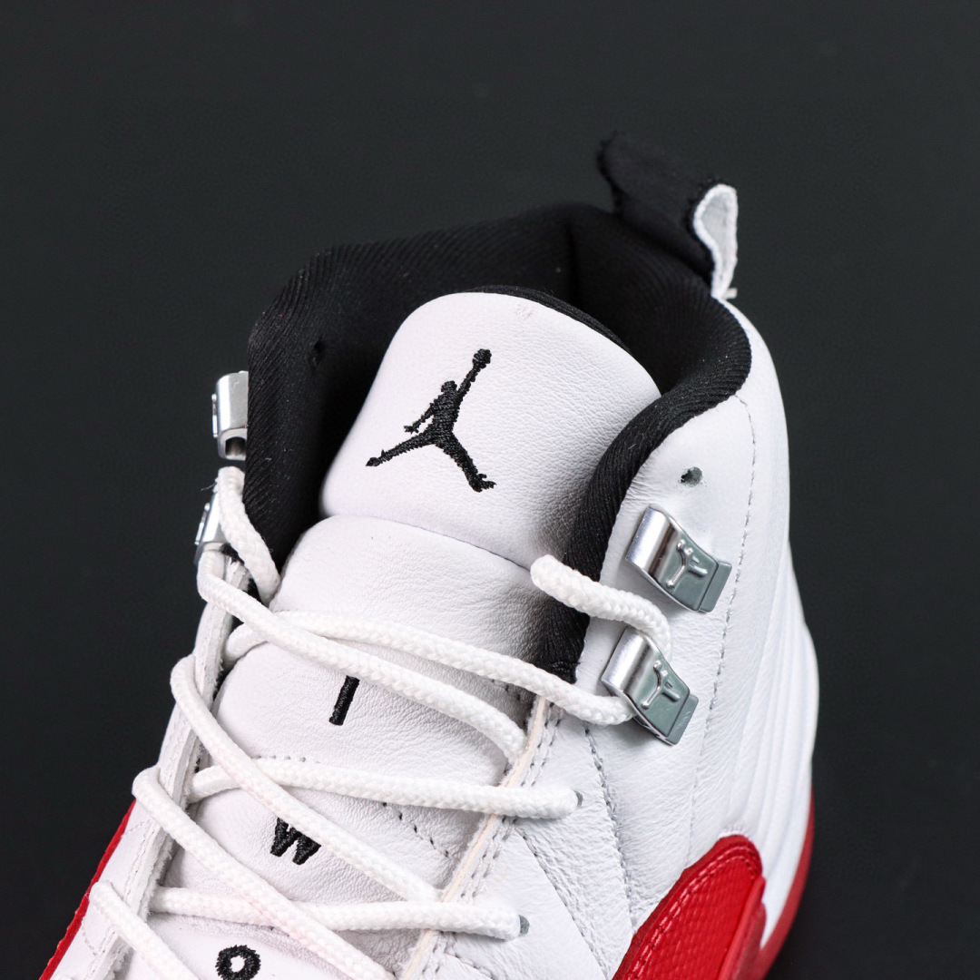 
Air Jordan 12 白黑红
AJ12白黑红 外贸纯原订单‼
S2纯原生产线出品
原楦原纸板开发