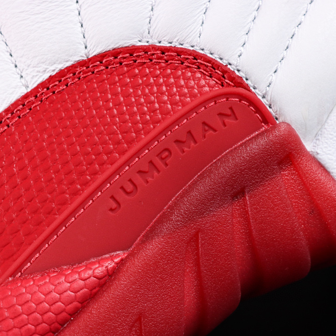 
Air Jordan 12 白黑红
AJ12白黑红 外贸纯原订单‼
S2纯原生产线出品
原楦原纸板开发