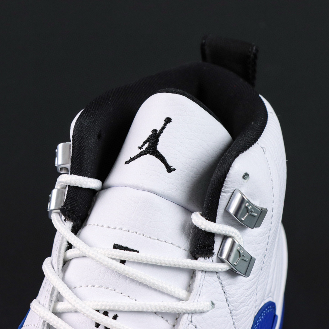 
Air Jordan 12 白黑蓝
AJ12白黑蓝 外贸纯原订单‼
S2纯原生产线出品
原楦原纸板开发