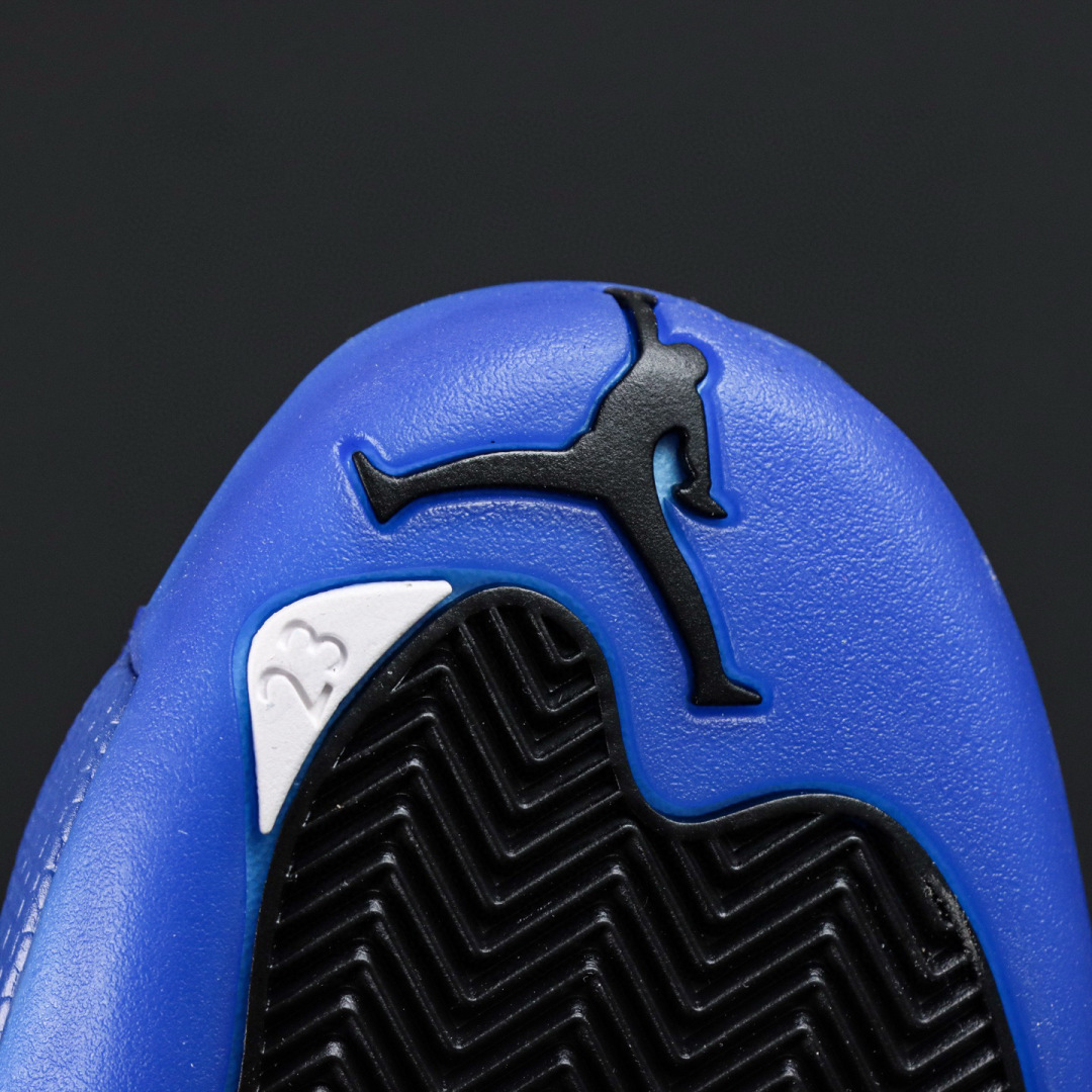 
Air Jordan 12 白黑蓝
AJ12白黑蓝 外贸纯原订单‼
S2纯原生产线出品
原楦原纸板开发