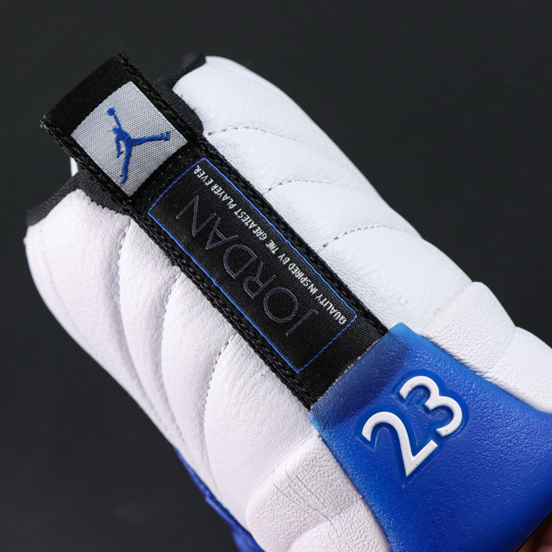 
Air Jordan 12 白黑蓝
AJ12白黑蓝 外贸纯原订单‼
S2纯原生产线出品
原楦原纸板开发