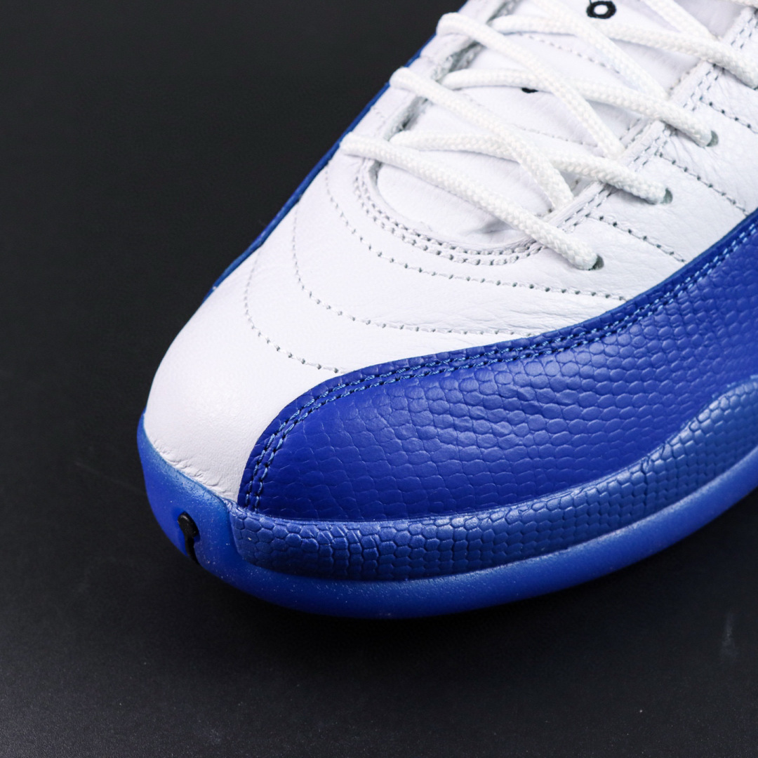 
Air Jordan 12 白黑蓝
AJ12白黑蓝 外贸纯原订单‼
S2纯原生产线出品
原楦原纸板开发