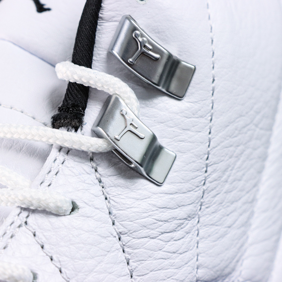 
Air Jordan 12 白黑蓝
AJ12白黑蓝 外贸纯原订单‼
S2纯原生产线出品
原楦原纸板开发