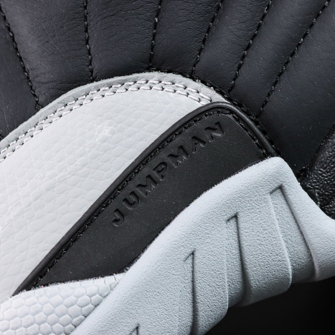 
Air Jordan 12 Retro Black and Woif Grey
AJ12黑灰 外贸纯原