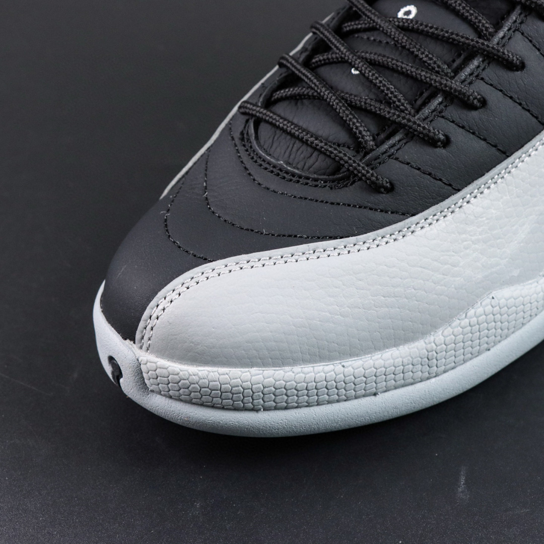 
Air Jordan 12 Retro Black and Woif Grey
AJ12黑灰 外贸纯原