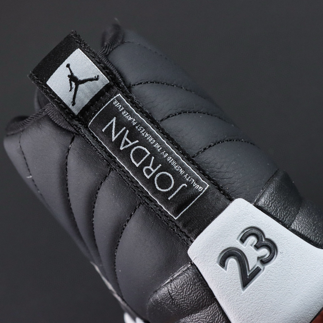
Air Jordan 12 Retro Black and Woif Grey
AJ12黑灰 外贸纯原
