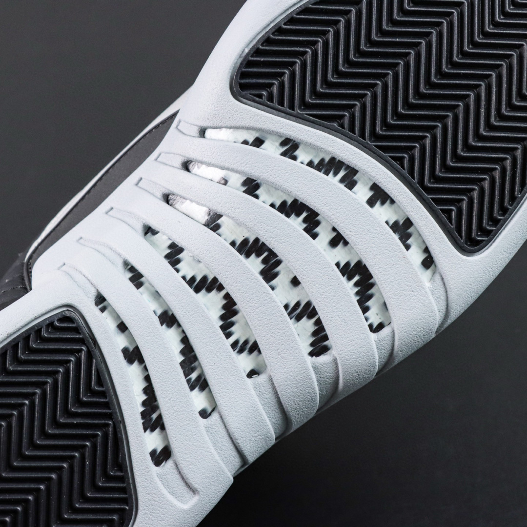 
Air Jordan 12 Retro Black and Woif Grey
AJ12黑灰 外贸纯原