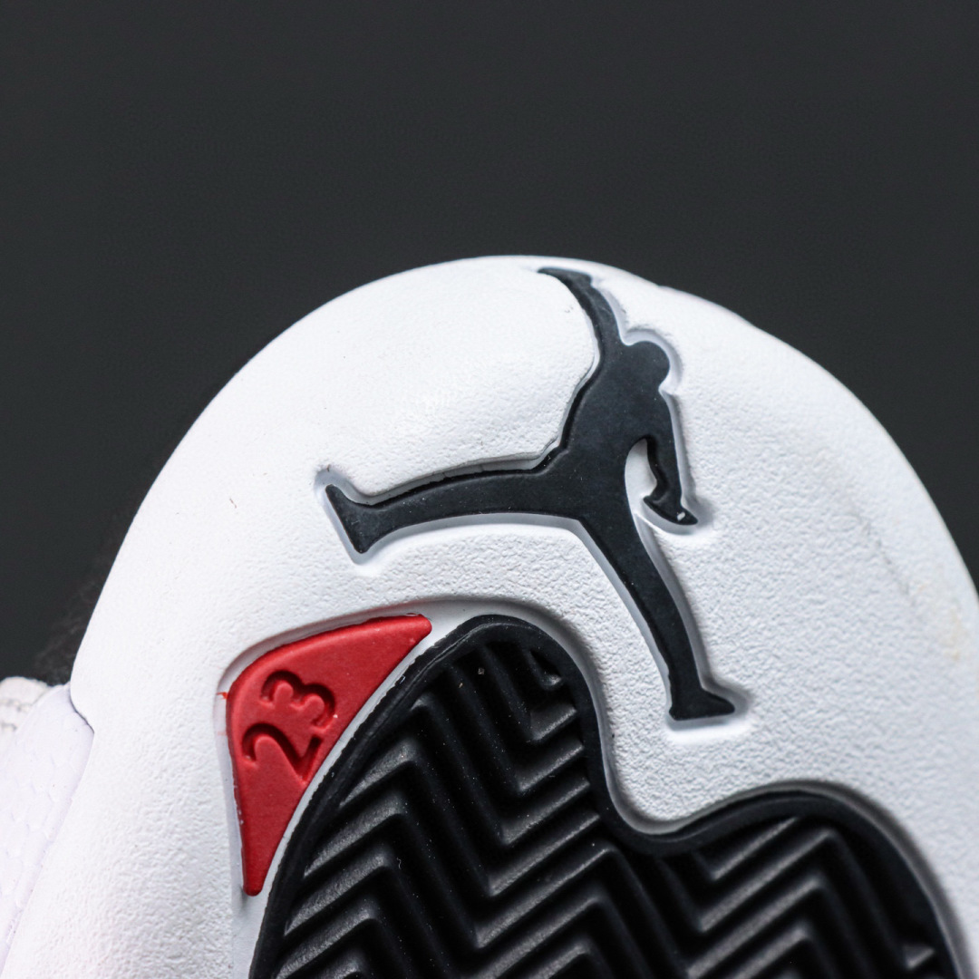 
Air Jordan 12 Retro “playoffs”
AJ12季后赛银扣 外贸纯原订单‼
S2