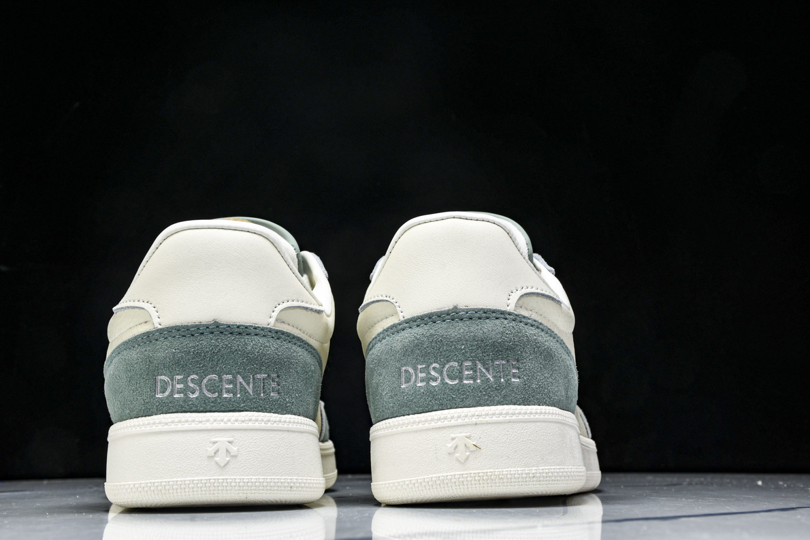  迪桑特 DESCENTE Chron 复古舒适百搭耐磨低帮生活休闲鞋 D5291LSN53 尺寸36 